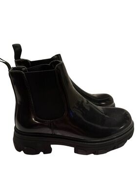 Cushionaire Black Patent Lug Sole Chelsea Boots Size 7.5 tried on